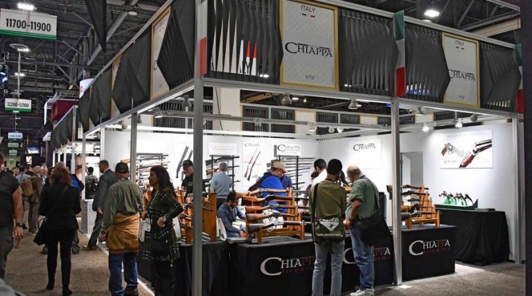 chiappa-stand-2.jpg